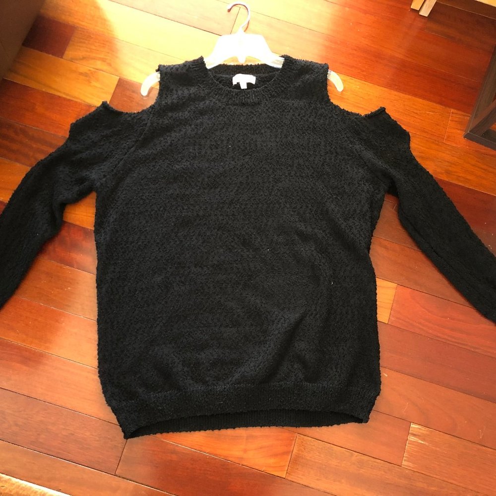 EUC Umgee black sweater/cut-out sleeves